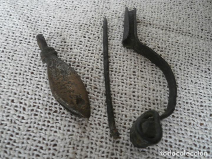 Antig&uuml;edades: F&iacute;bula y pesa - Foto 3