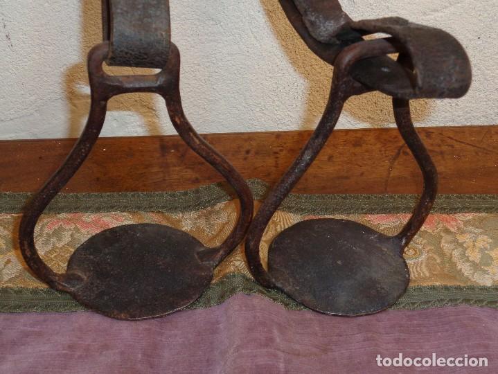Antig&uuml;edades: ESTRIBOS EN FORJA DE CABALLO - Foto 5