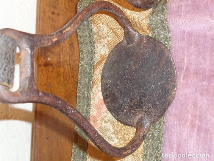 Antig&uuml;edades: ESTRIBOS EN FORJA DE CABALLO - Foto 6