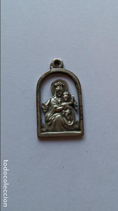 Antig&uuml;edades: Medalla de virgen del carmen de 2,4 x 1,4 cms - Foto 1