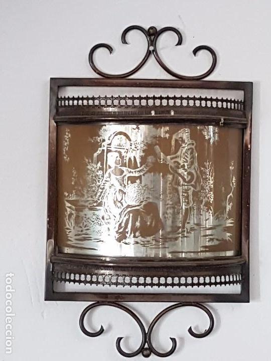 Antig&uuml;edades: PAREJA DE APLIQUES FORJA CON GRABADOS - Foto 3