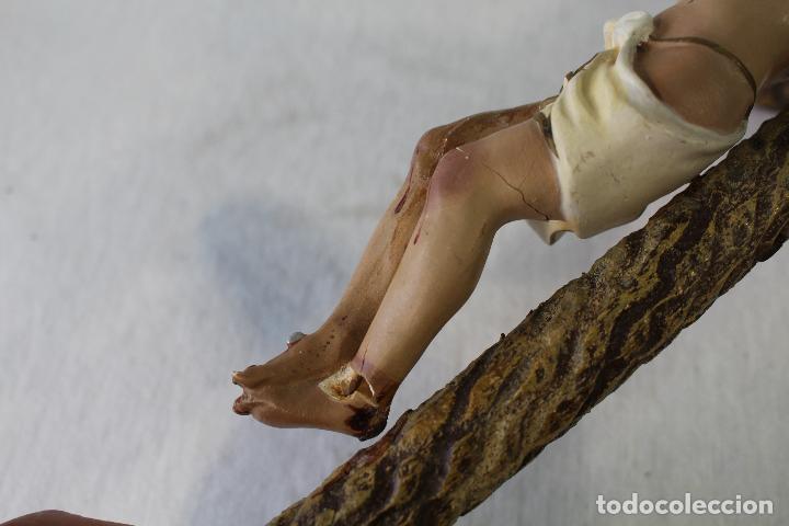Antig&uuml;edades: cristo en la cruz de estuco y madera - Foto 4