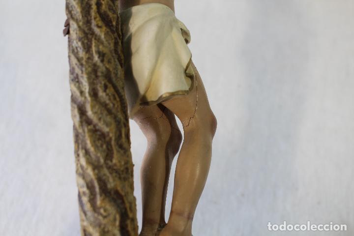 Antig&uuml;edades: cristo en la cruz de estuco y madera - Foto 5