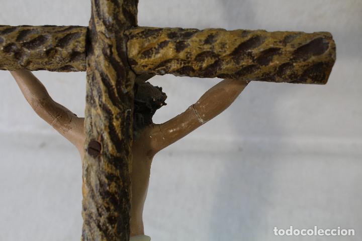 Antig&uuml;edades: cristo en la cruz de estuco y madera - Foto 6