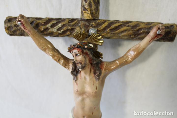 Antig&uuml;edades: cristo en la cruz de estuco y madera - Foto 8
