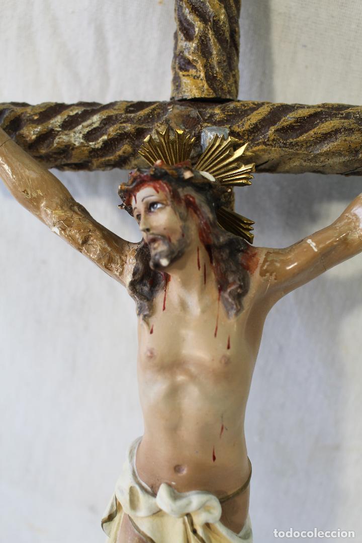 Antig&uuml;edades: cristo en la cruz de estuco y madera - Foto 9