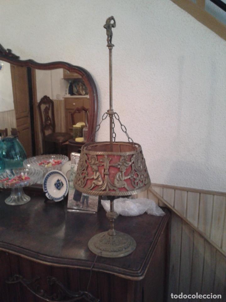 Antig&uuml;edades: lampara de pie de bronce - Foto 1