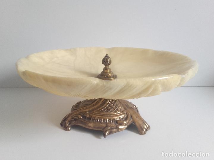 Antig&uuml;edades: Imponente centro de mesa con pie de bronce. - Foto 1