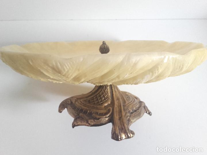 Antig&uuml;edades: Imponente centro de mesa con pie de bronce. - Foto 3