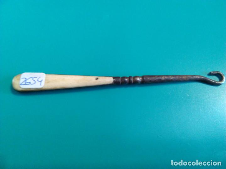 Antig&uuml;edades: ANTIGUO GANCHO PARA ATAR BOTINES - Foto 2