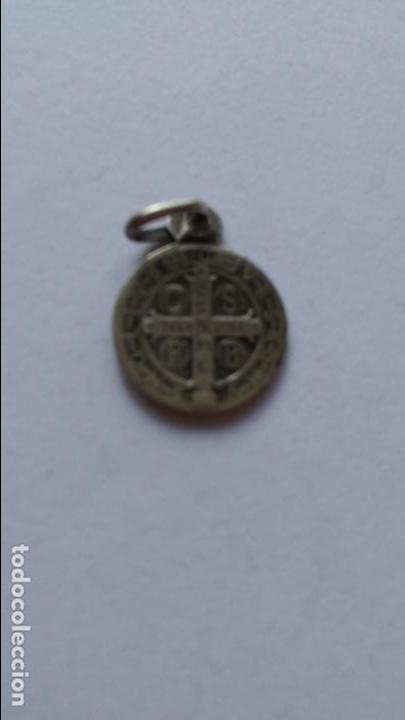 Antig&uuml;edades: Medalla sin catalogar de 1,2 cms de diametro - Foto 2