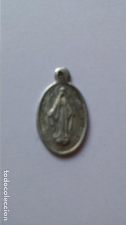 Antig&uuml;edades: Medalla de virgen inmaculada de 2,3 x 1,3 cms - Foto 1