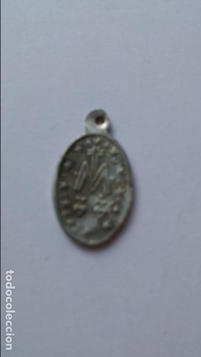 Antig&uuml;edades: Medalla de virgen inmaculada de 2,3 x 1,3 cms - Foto 2