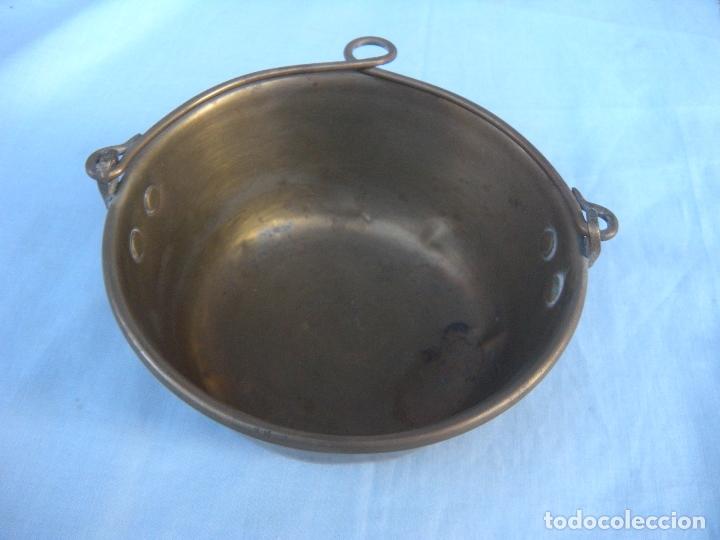 Antig&uuml;edades: PEQUE&Ntilde;O CALDERO CUBO DE BRONCE. - Foto 1