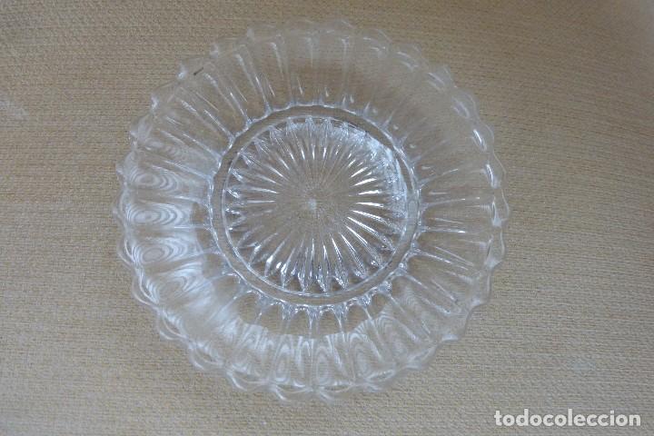 Antig&uuml;edades: PLATO DE CRISTAL PRENSADO - Foto 1