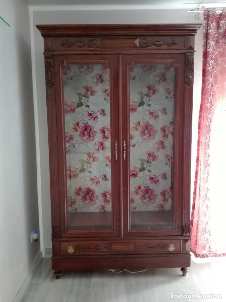 Antig&uuml;edades: VITRINA DE DOS PUERTAS - Foto 3
