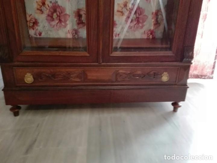 Antig&uuml;edades: VITRINA DE DOS PUERTAS - Foto 10