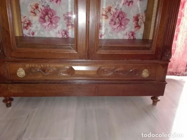 Antig&uuml;edades: VITRINA DE DOS PUERTAS - Foto 11