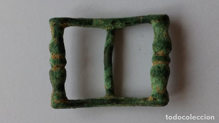 Antig&uuml;edades: Hebilla muy antigua de cinturon de 3 x 2,3 cms - Foto 2