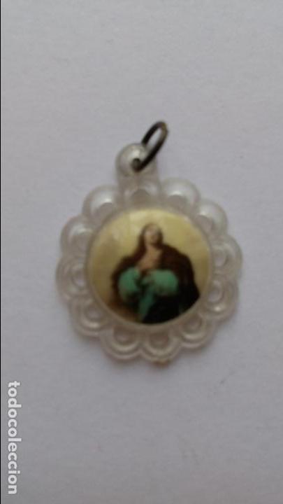 Antig&uuml;edades: Medalla de virgen inmaculada de 2 cms de diametro - Foto 1