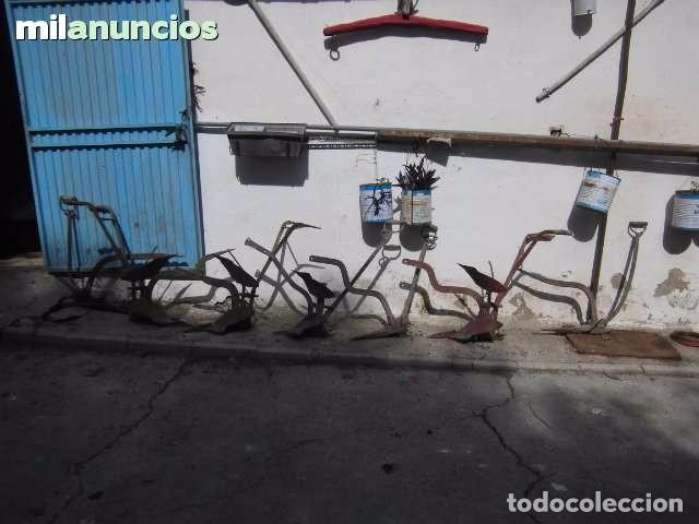 Antig&uuml;edades: Vertederas y arados antiguos - Foto 1