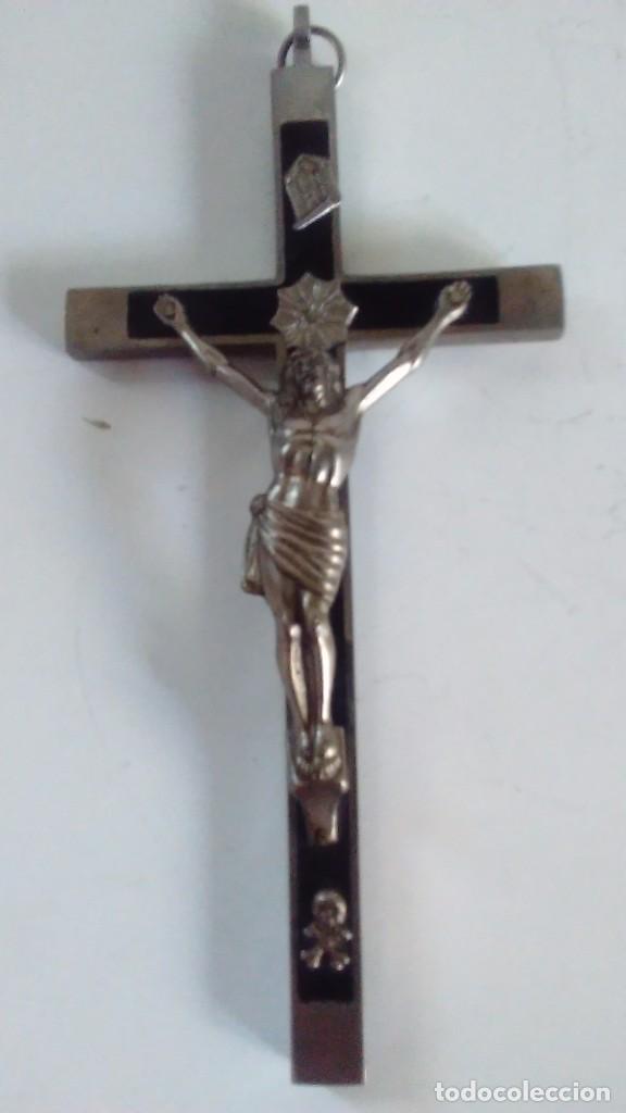 Antig&uuml;edades: Cruz de metal y madera - Foto 2