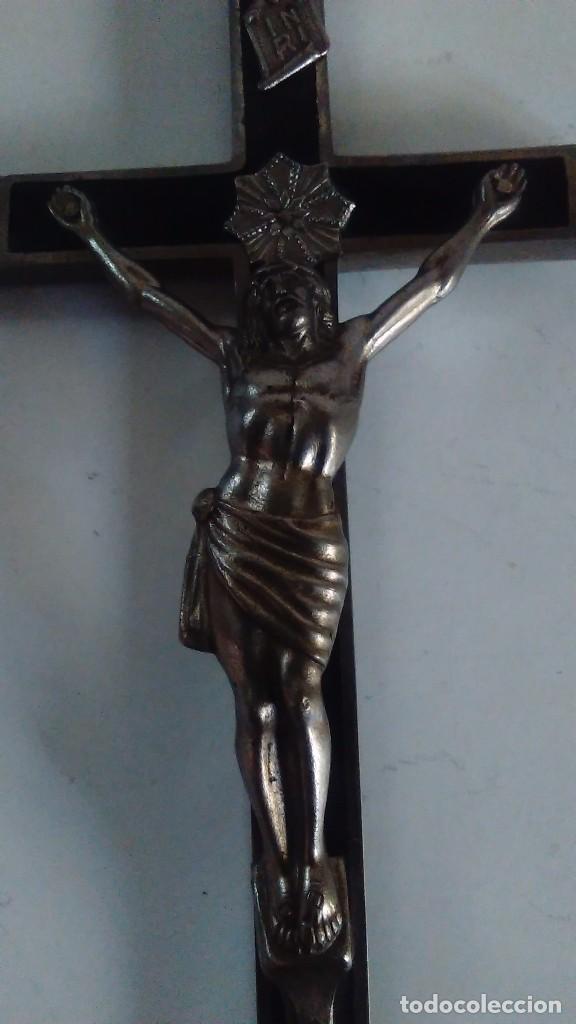 Antig&uuml;edades: Cruz de metal y madera - Foto 3