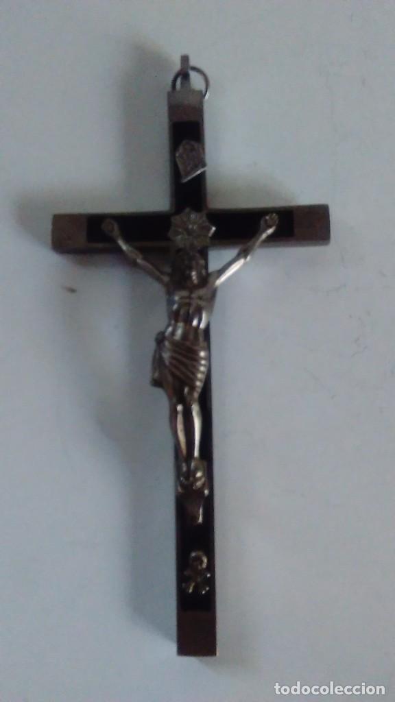 Antig&uuml;edades: Cruz de metal y madera - Foto 4