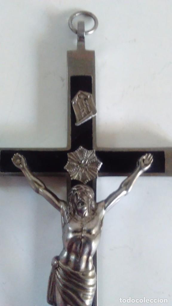Antig&uuml;edades: Cruz de metal y madera - Foto 7