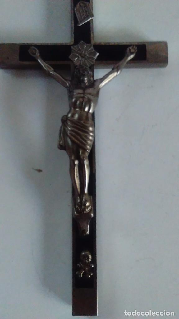 Antig&uuml;edades: Cruz de metal y madera - Foto 8