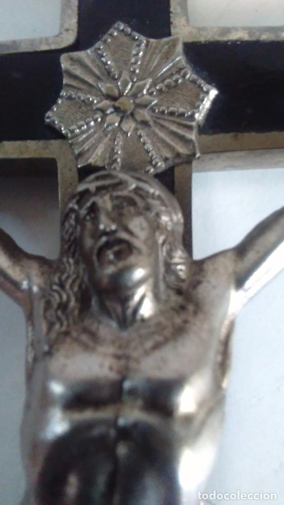 Antig&uuml;edades: Cruz de metal y madera - Foto 12
