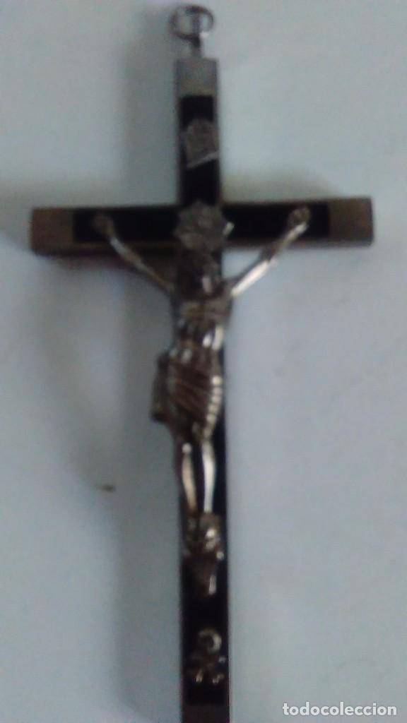 Antig&uuml;edades: Cruz de metal y madera - Foto 13