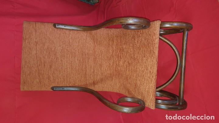 Antig&uuml;edades: Mecedora thonet reci&eacute;n restaurada y tapizada. - Foto 2