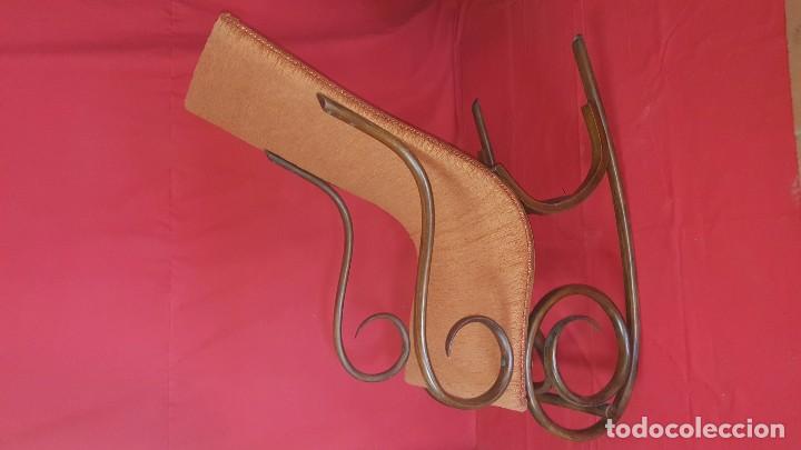 Antig&uuml;edades: Mecedora thonet reci&eacute;n restaurada y tapizada. - Foto 4