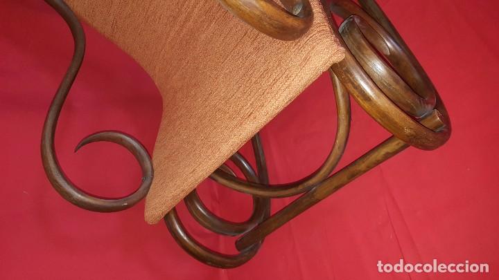 Antig&uuml;edades: Mecedora thonet reci&eacute;n restaurada y tapizada. - Foto 5