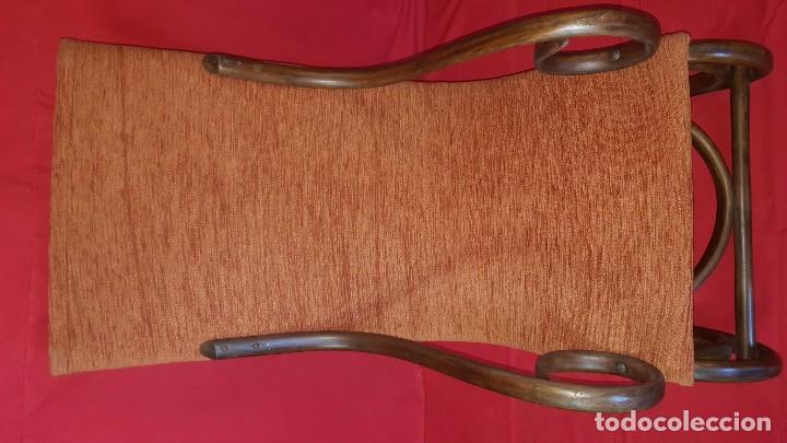 Antig&uuml;edades: Mecedora thonet reci&eacute;n restaurada y tapizada. - Foto 8