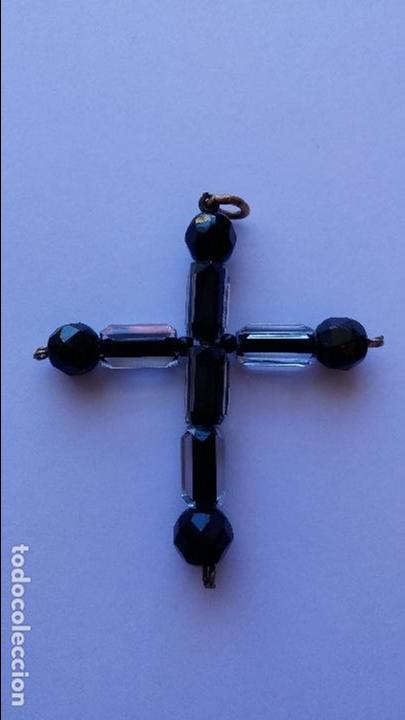 Antig&uuml;edades: Crucifijo de 5,3 x 4,7 cms - Foto 1