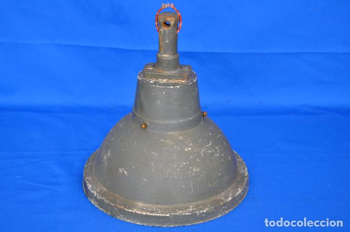 Antig&uuml;edades: Lampara de tipo industrial. - Foto 1