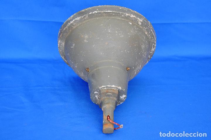 Antig&uuml;edades: Lampara de tipo industrial. - Foto 2