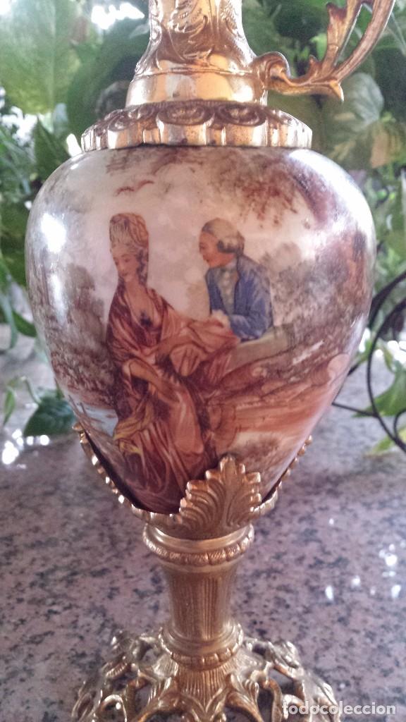 Antig&uuml;edades: antiguo jarron de porcelana y bronce. - Foto 3