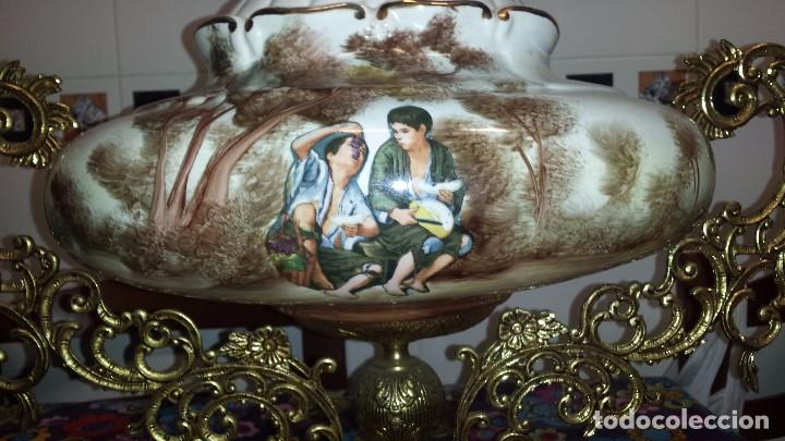 Antig&uuml;edades: antiguo centro de mesa de bronce y porcelana - Foto 3
