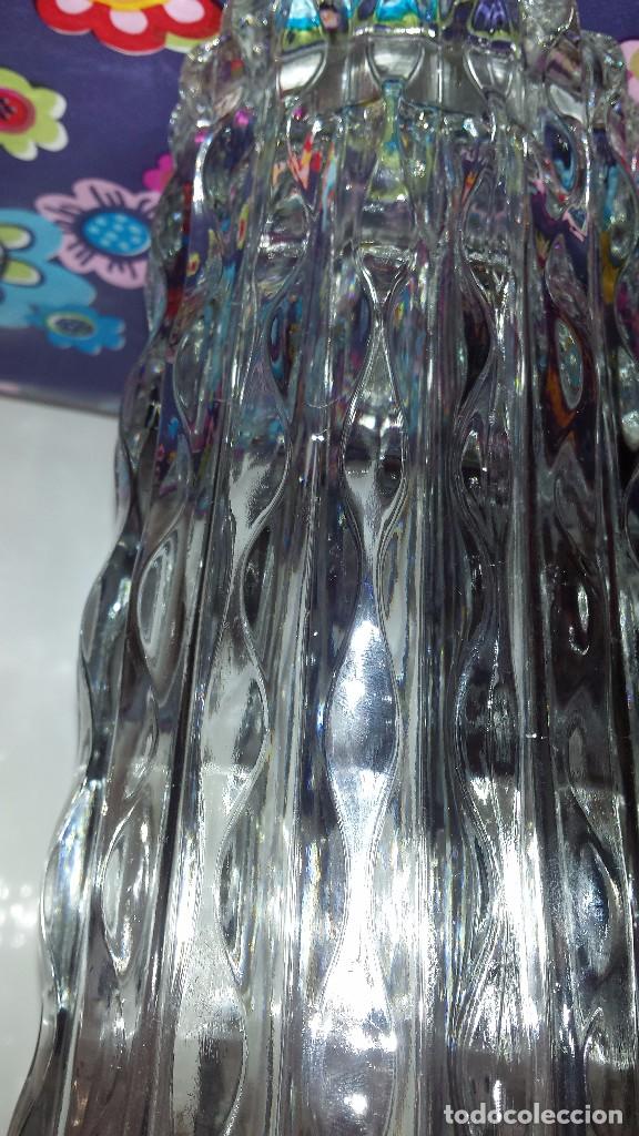 Antig&uuml;edades: antiguo florero de cristal - Foto 3