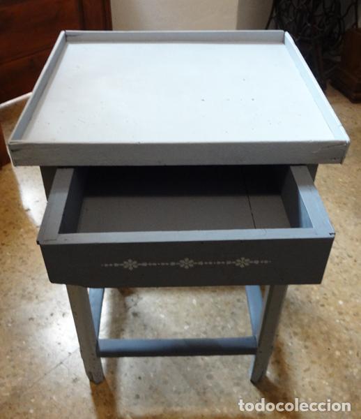 Antig&uuml;edades: Mesita auxiliar con caj&oacute;n - Foto 2