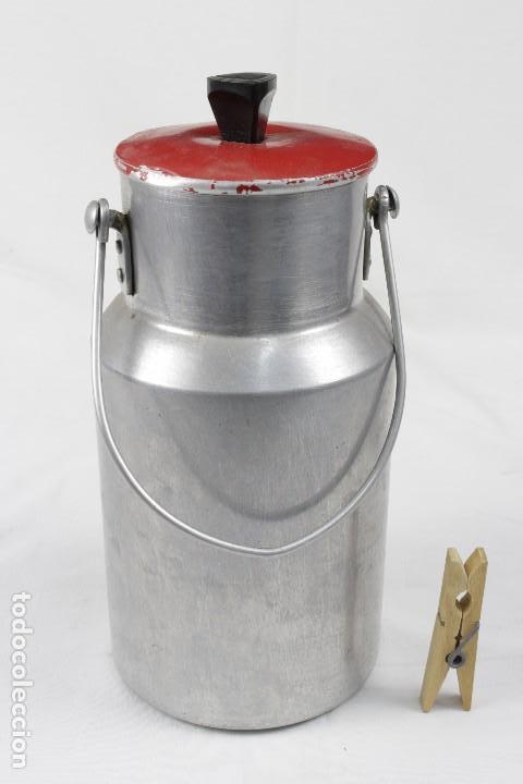 Antig&uuml;edades: lechera con tapa roja - Foto 1