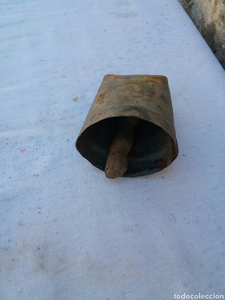 Antig&uuml;edades: Cencerro peque&ntilde;o. - Foto 2
