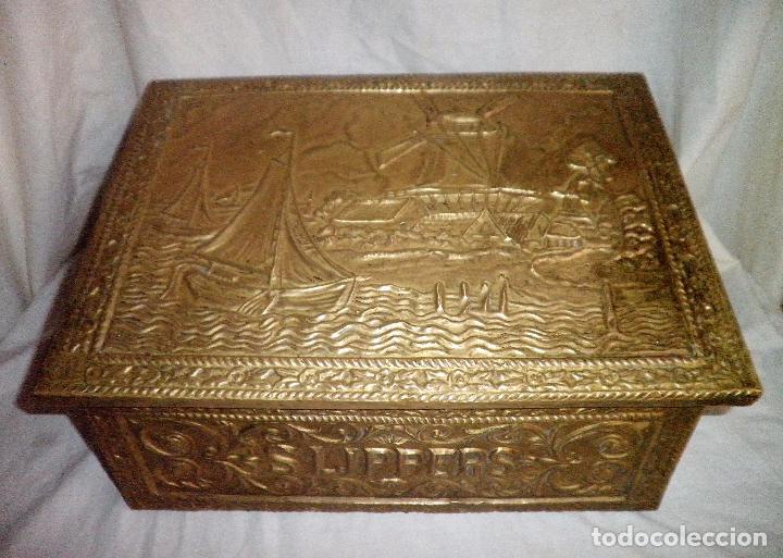 Antig&uuml;edades: ANTIGUO ARC&Oacute;N - MADERA Y METAL REPUJADO - EXCEPCIONAL. - Foto 2