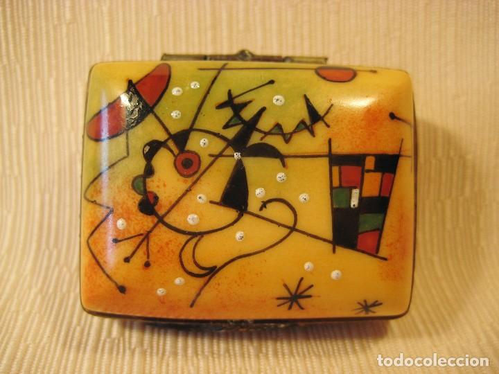Antig&uuml;edades: Caja de porcelana de Limoges pintada a mano. Rectangular Mir&oacute; - Foto 1