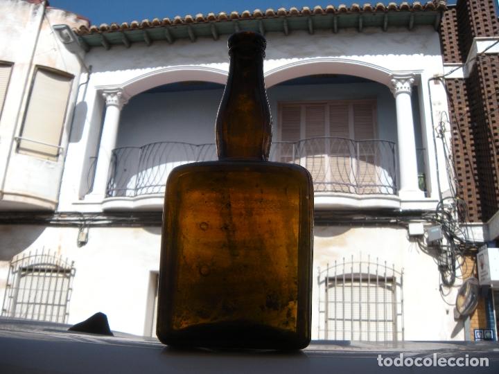 Antig&uuml;edades: ANTIGUA BOTELLA CUADRADA - Foto 2