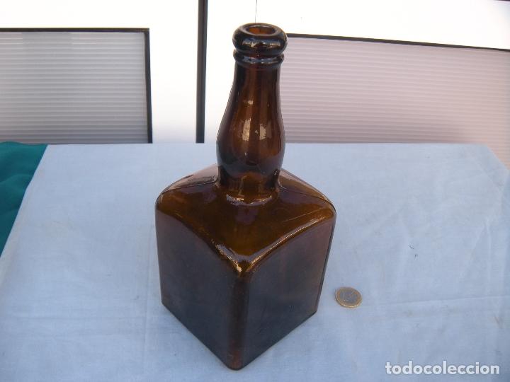 Antig&uuml;edades: ANTIGUA BOTELLA CUADRADA - Foto 3
