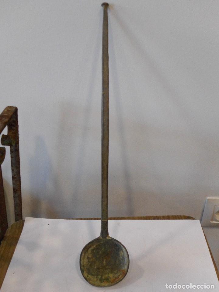 Antig&uuml;edades: Cazo o cuchar&oacute;n de hierro - Foto 1